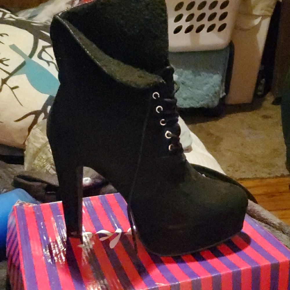 deb heels